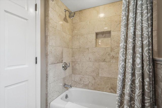 7505 Links WAY, Fox Point, WI 53217