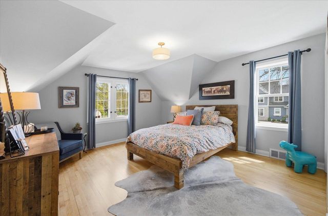7505 Links WAY, Fox Point, WI 53217