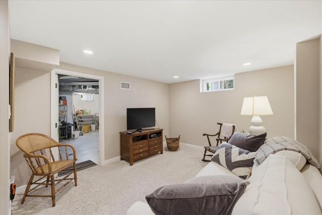 7505 Links WAY, Fox Point, WI 53217