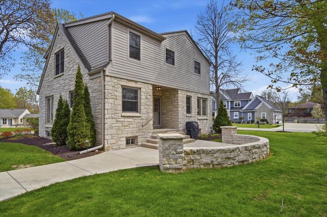 7505 Links WAY, Fox Point, WI 53217