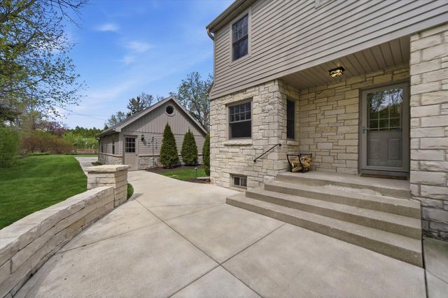 7505 Links WAY, Fox Point, WI 53217