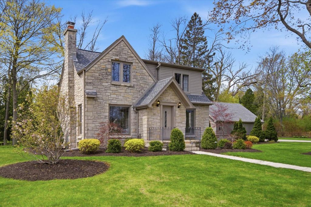 7505 Links WAY, Fox Point, WI 53217
