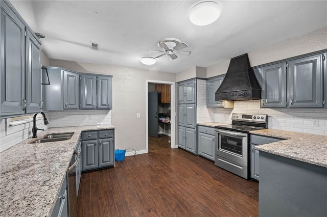 2801 Hyatt Avenue, Springdale, AR 72762