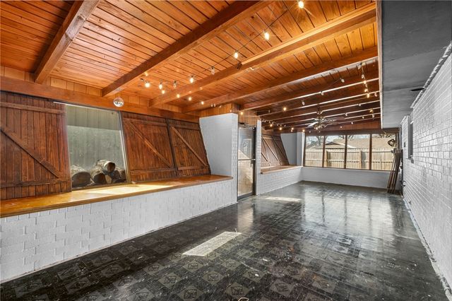 2801 Hyatt Avenue, Springdale, AR 72762