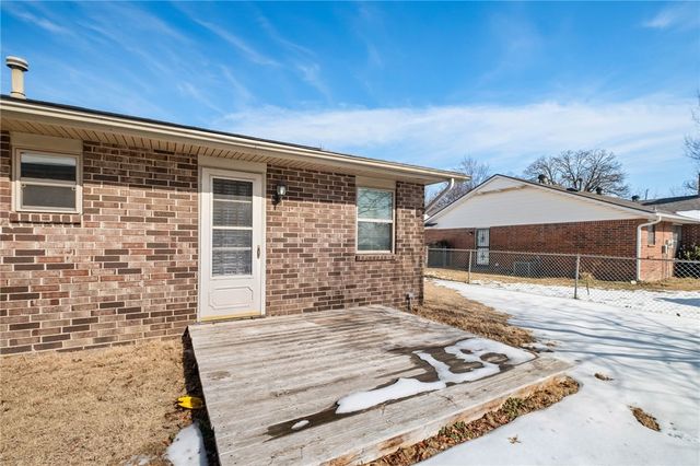 2801 Hyatt Avenue, Springdale, AR 72762