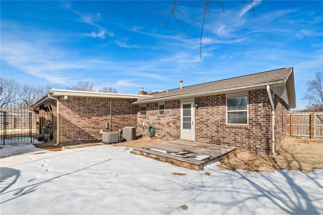 2801 Hyatt Avenue, Springdale, AR 72762