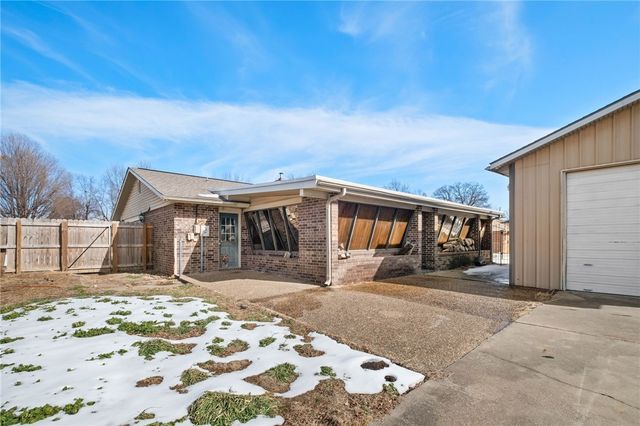 2801 Hyatt Avenue, Springdale, AR 72762