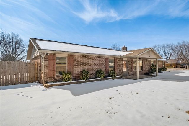 2801 Hyatt Avenue, Springdale, AR 72762