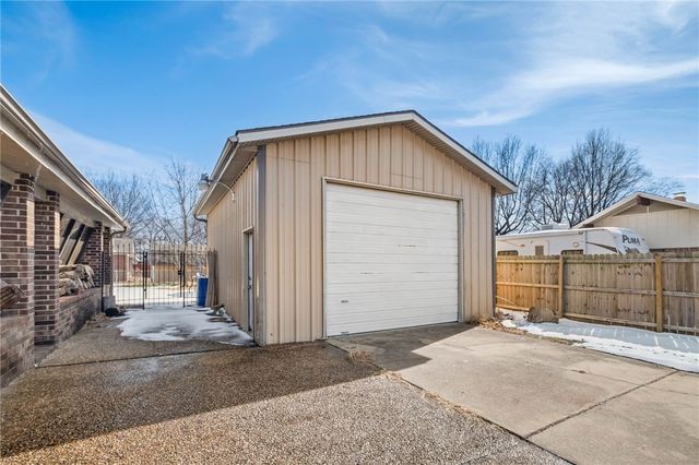 2801 Hyatt Avenue, Springdale, AR 72762