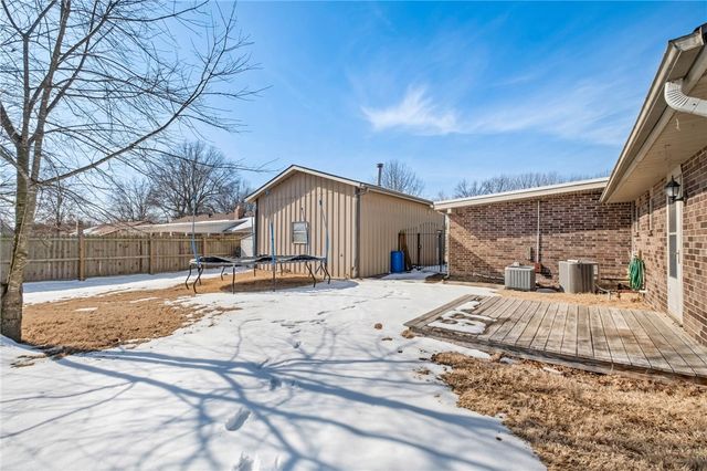 2801 Hyatt Avenue, Springdale, AR 72762