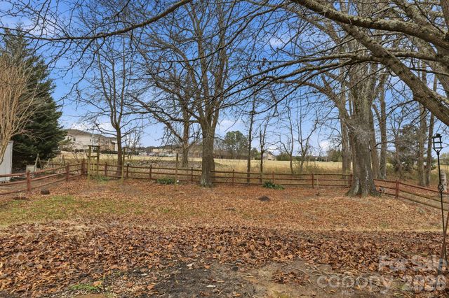 4018 Manor House Drive, Charlotte, NC 28270