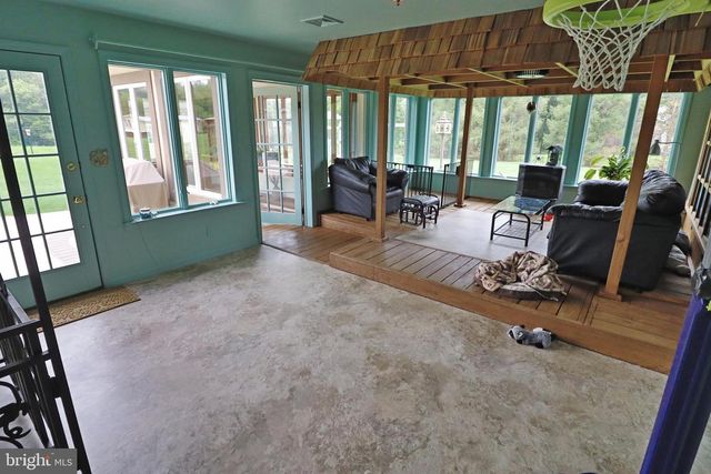 2440 WATER VALLEY RD, Lancaster, PA 17603