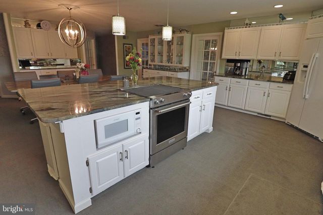 2440 WATER VALLEY RD, Lancaster, PA 17603