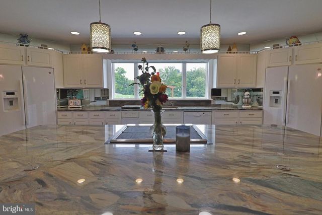 2440 WATER VALLEY RD, Lancaster, PA 17603