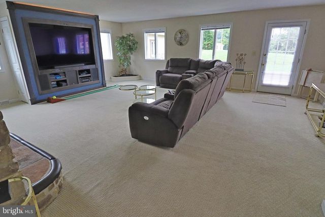 2440 WATER VALLEY RD, Lancaster, PA 17603