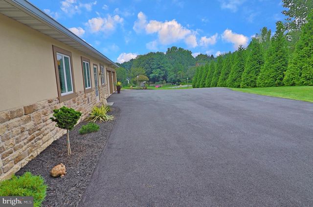 2440 WATER VALLEY RD, Lancaster, PA 17603