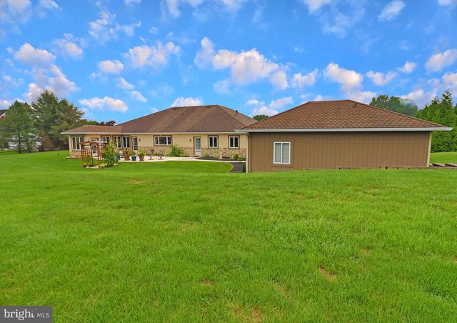 2440 WATER VALLEY RD, Lancaster, PA 17603