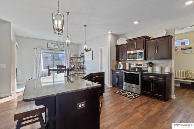 17307 Grand Avenue, Omaha, NE 68116