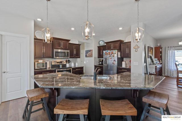 17307 Grand Avenue, Omaha, NE 68116