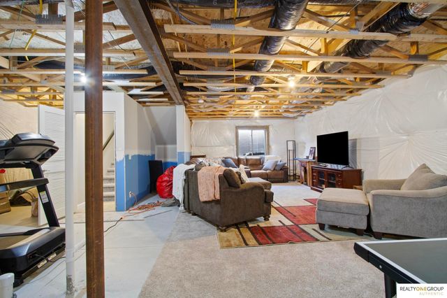 17307 Grand Avenue, Omaha, NE 68116