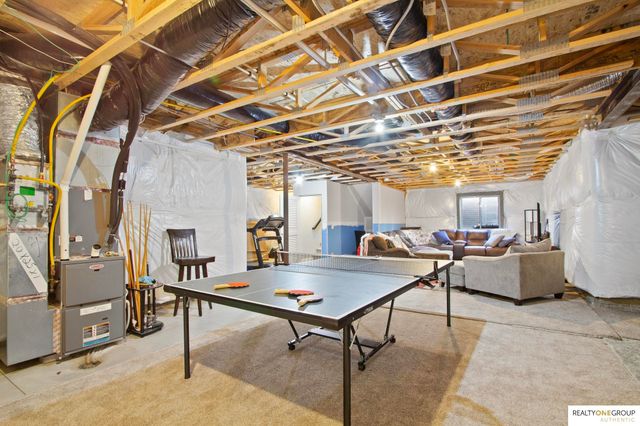 17307 Grand Avenue, Omaha, NE 68116