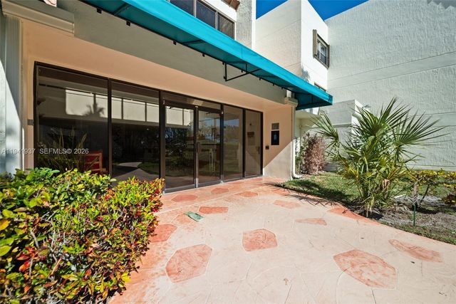 301 Racquet Club Rd 104, Weston, FL 33326