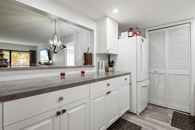 301 Racquet Club Rd 104, Weston, FL 33326