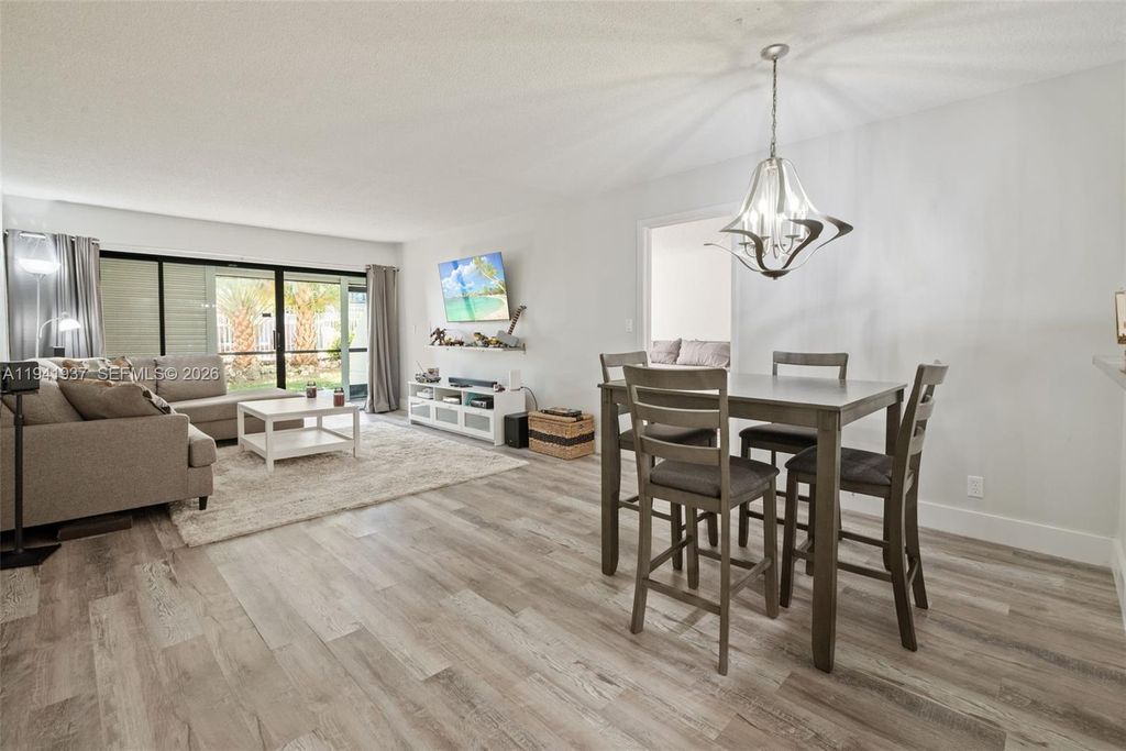 301 Racquet Club Rd 104, Weston, FL 33326