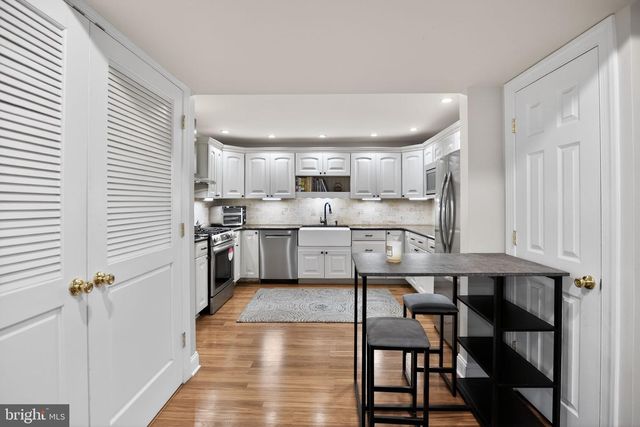 8309 MACARTHUR RD, Glenside, PA 19038