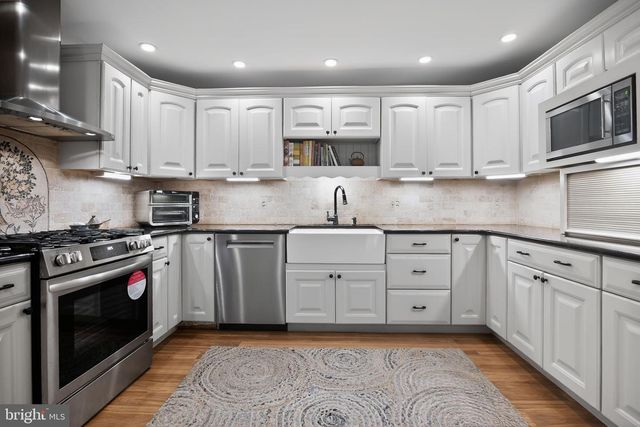 8309 MACARTHUR RD, Glenside, PA 19038