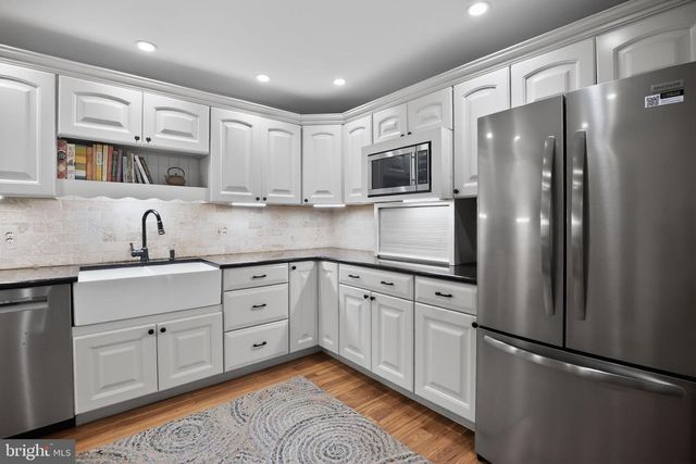 8309 MACARTHUR RD, Glenside, PA 19038