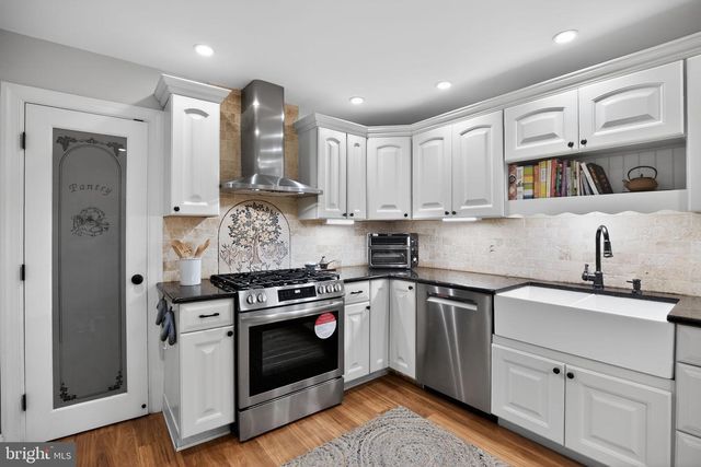 8309 MACARTHUR RD, Glenside, PA 19038