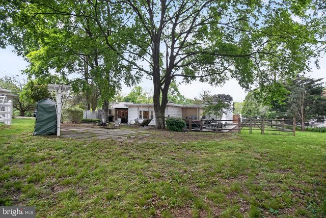 8309 MACARTHUR RD, Glenside, PA 19038