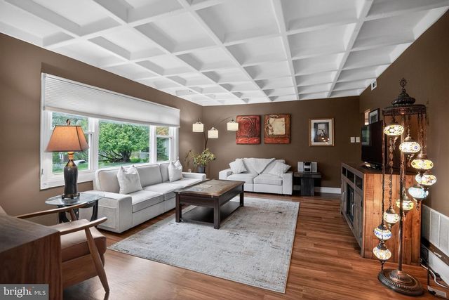 8309 MACARTHUR RD, Glenside, PA 19038
