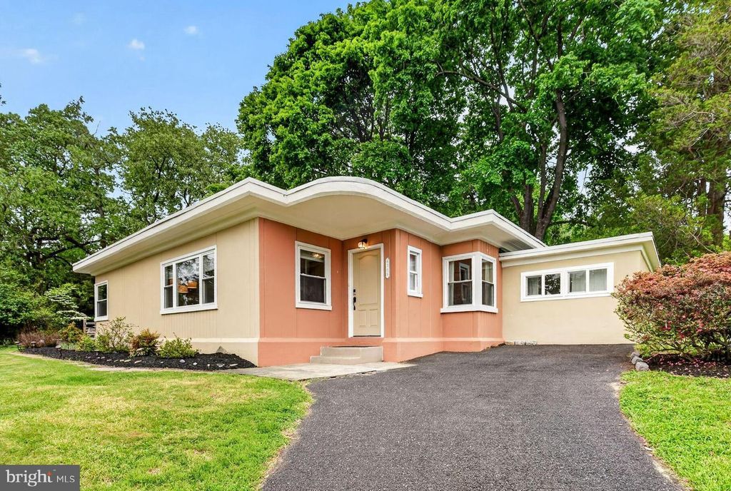 8309 MACARTHUR RD, Glenside, PA 19038