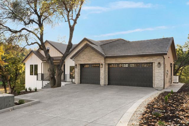 23505 Darkhorse Dr, Auburn, CA 95602