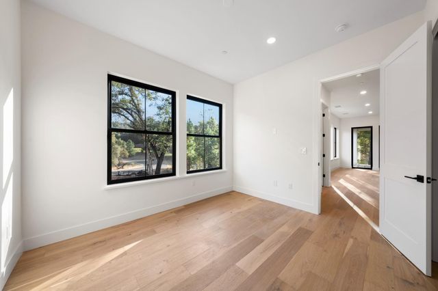 23505 Darkhorse Dr, Auburn, CA 95602