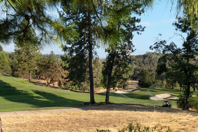 23505 Darkhorse Dr, Auburn, CA 95602