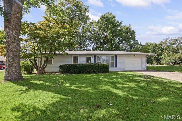 211 Edding Lane, Fairview Heights, IL 62208