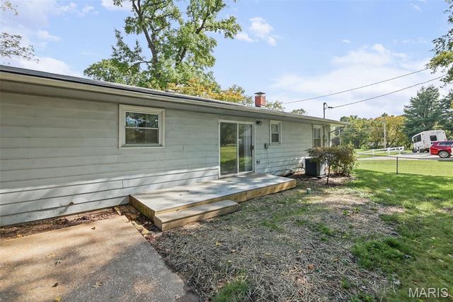 211 Edding Lane, Fairview Heights, IL 62208