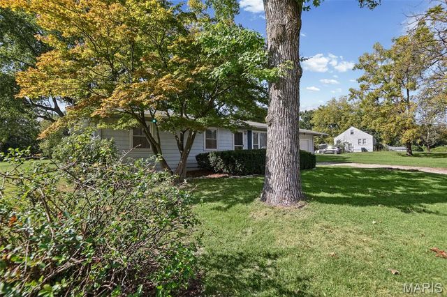 211 Edding Lane, Fairview Heights, IL 62208