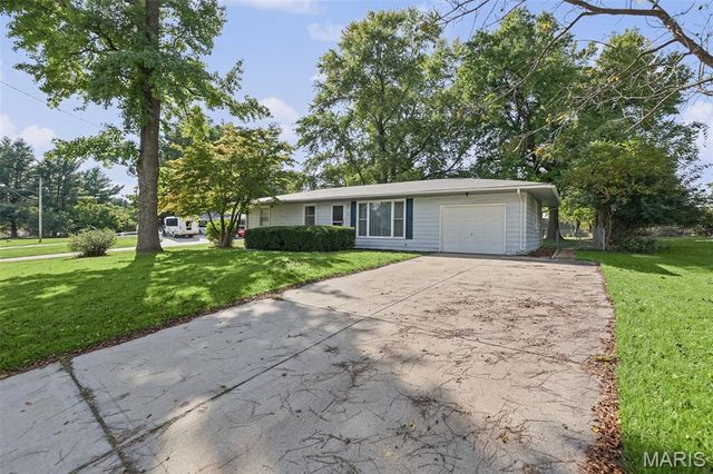 211 Edding Lane, Fairview Heights, IL 62208