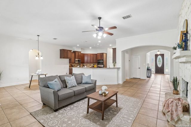 6718 Laura Hts, Schertz, TX 78154