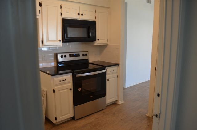 4110 Green Acres Circle, Arlington, TX 76017