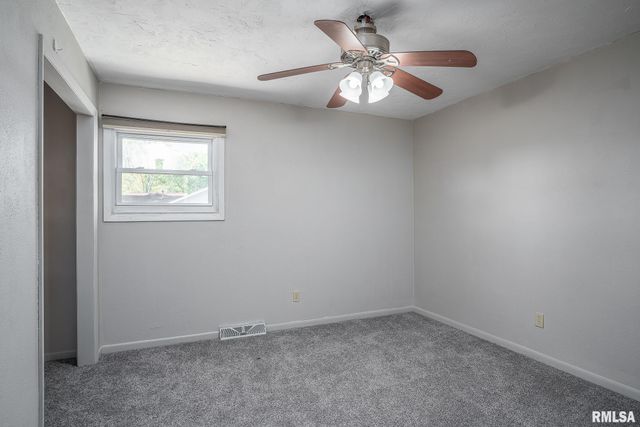 4240 4TH Avenue, East Moline, IL 61244