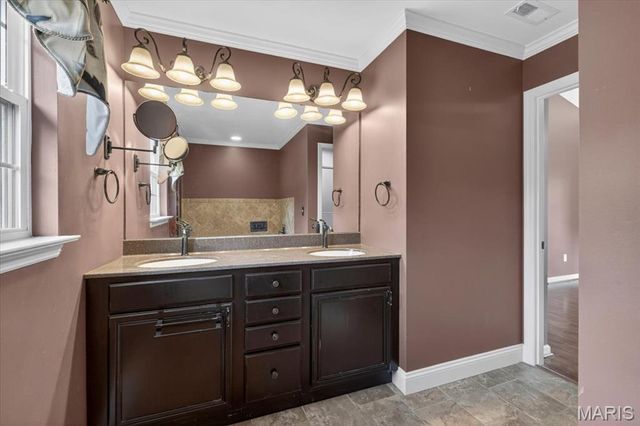 7536 Shaftesbury Avenue, University City, MO 63130
