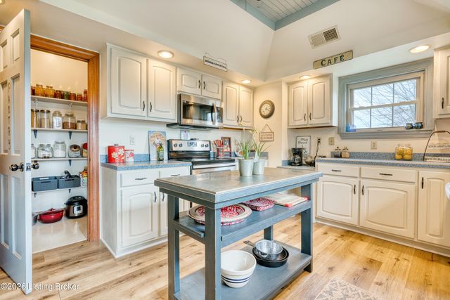 8675 KY-52, Loretto, KY 40037