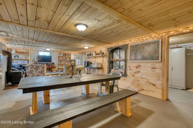 8675 KY-52, Loretto, KY 40037