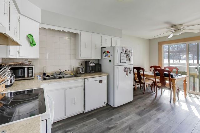 627 Chardonnay Lane, Crystal Lake, IL 60014