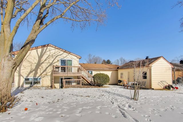 627 Chardonnay Lane, Crystal Lake, IL 60014